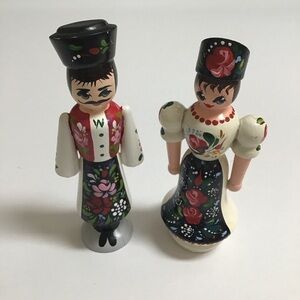 Russian Wooden Dolls Figurines PAIR Hand Painted Souvenir White Floral Vintage